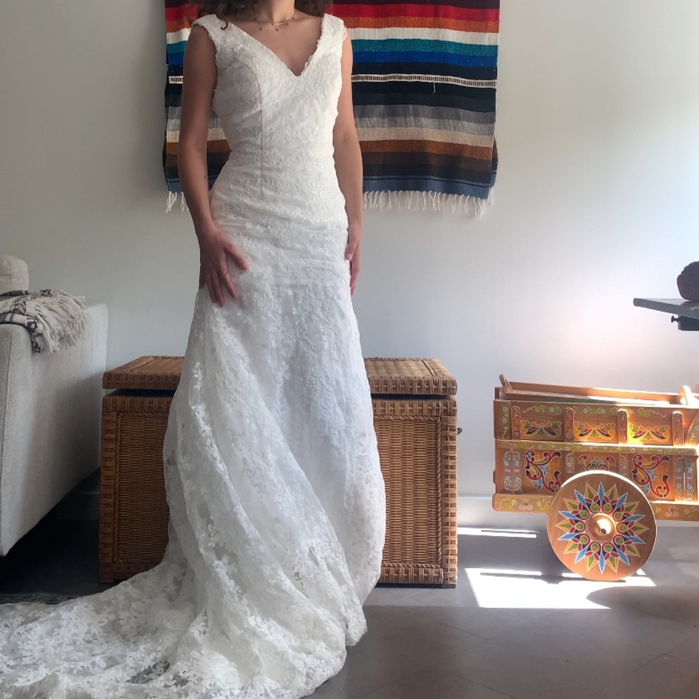 Beautiful Lace Wedding Dress with a Vintage Vibe